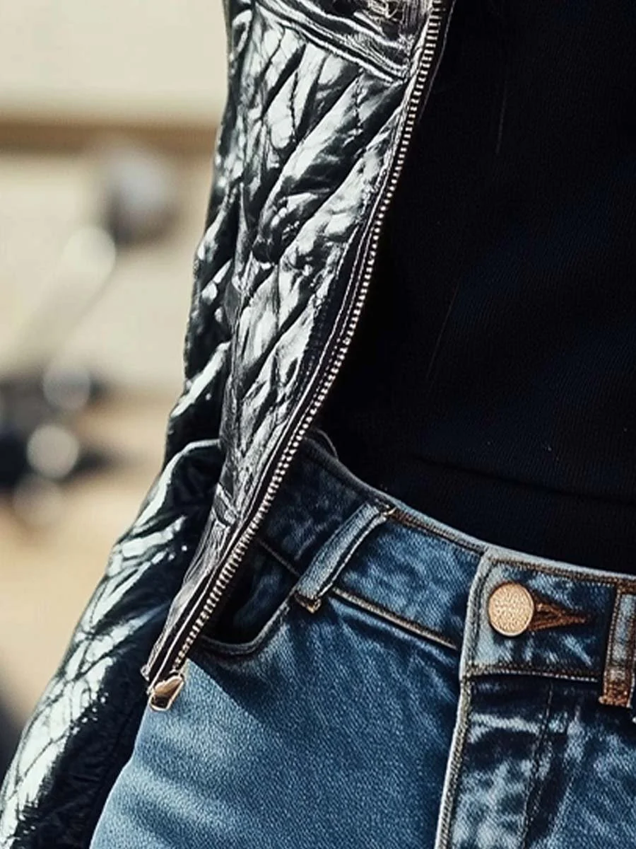 Veste matelassée élégante en cuir synthétique noir pour femme – Col rétro en fourrure - Image 3