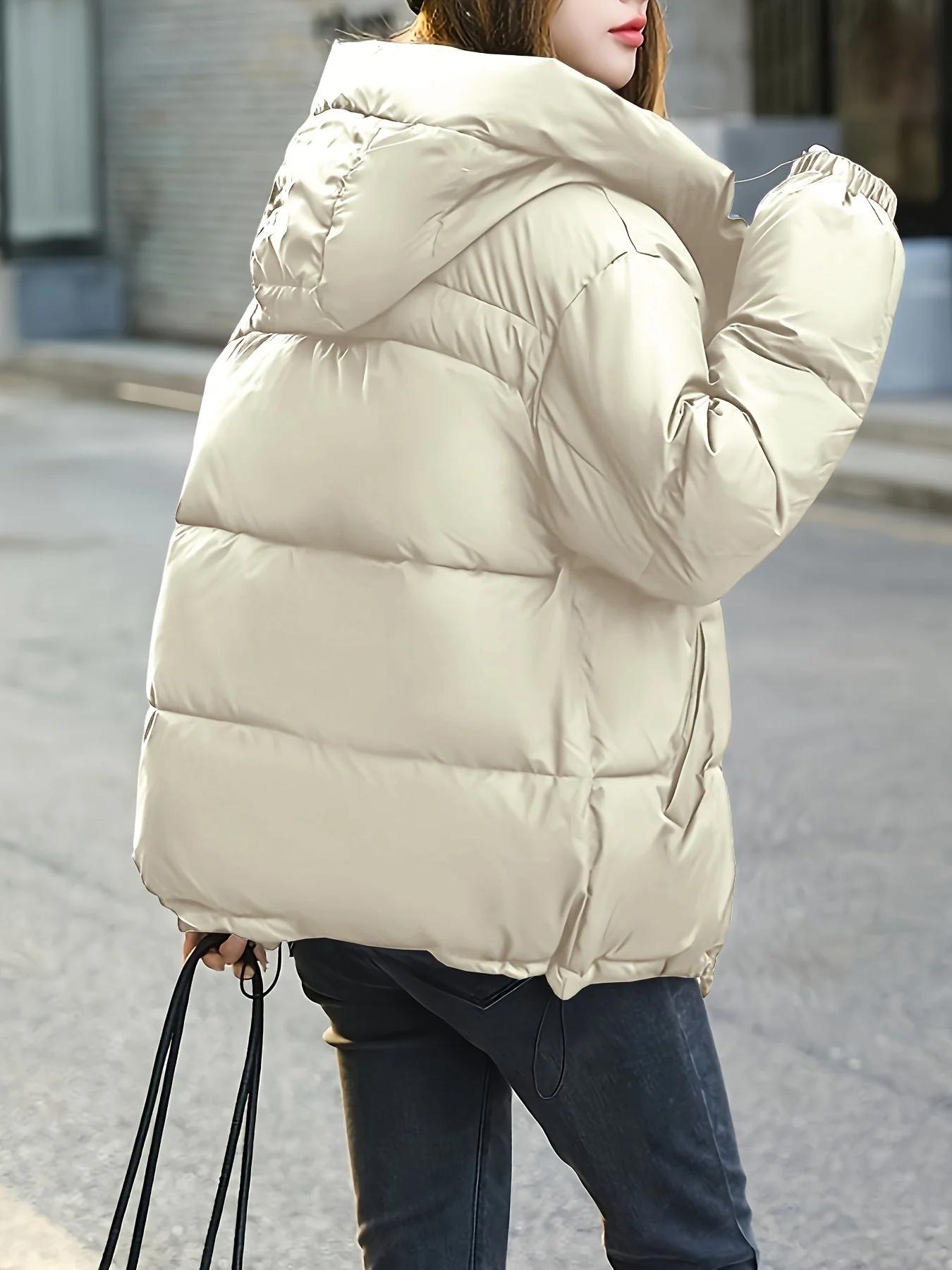 Veste matelassée légère à capuche pour femme – Vêtement d’hiver élégant - Image 5