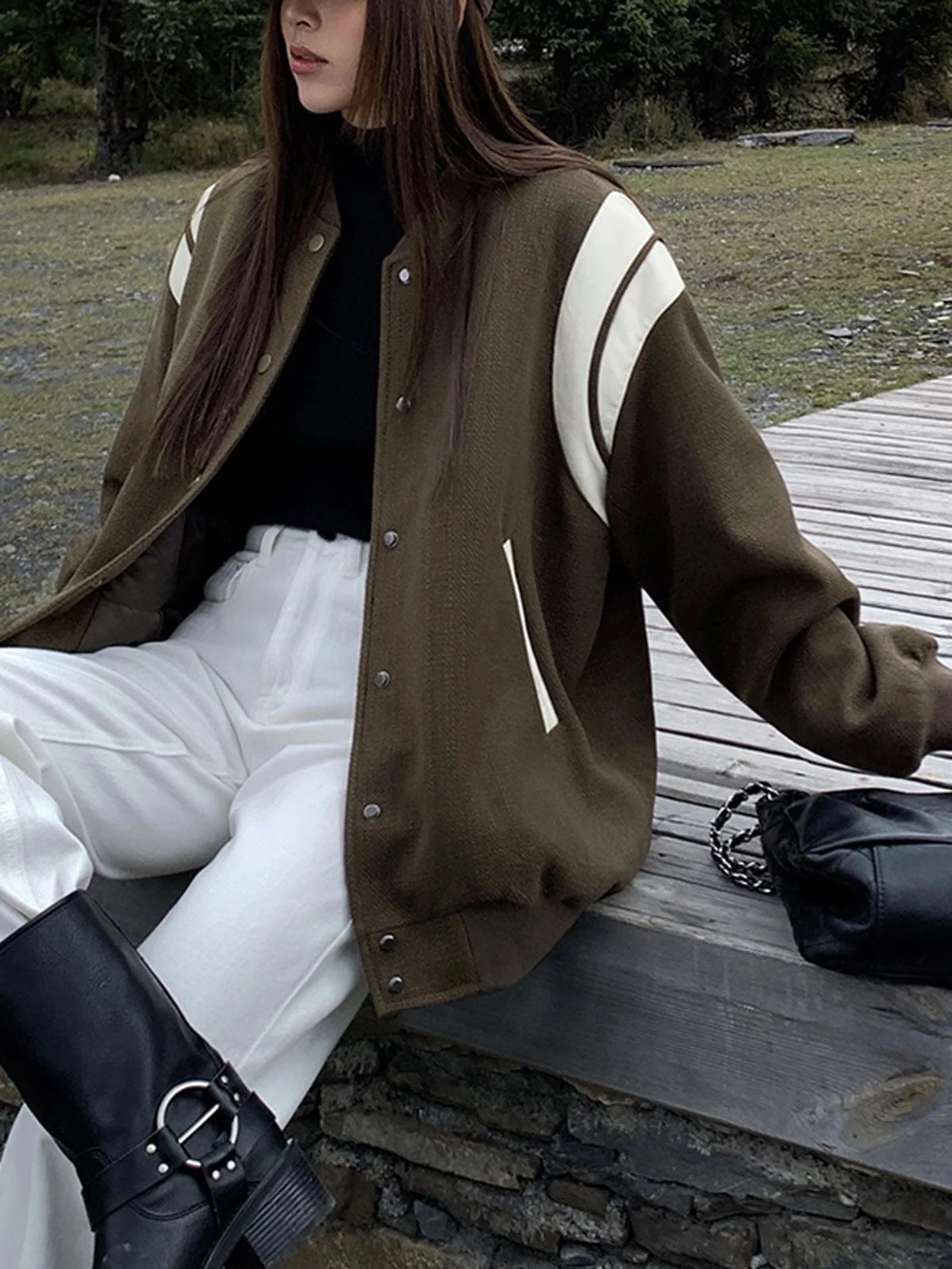 Veste Varsity Rétro Femme – Coupe Décontractée avec Manches à Rayures - Image 3